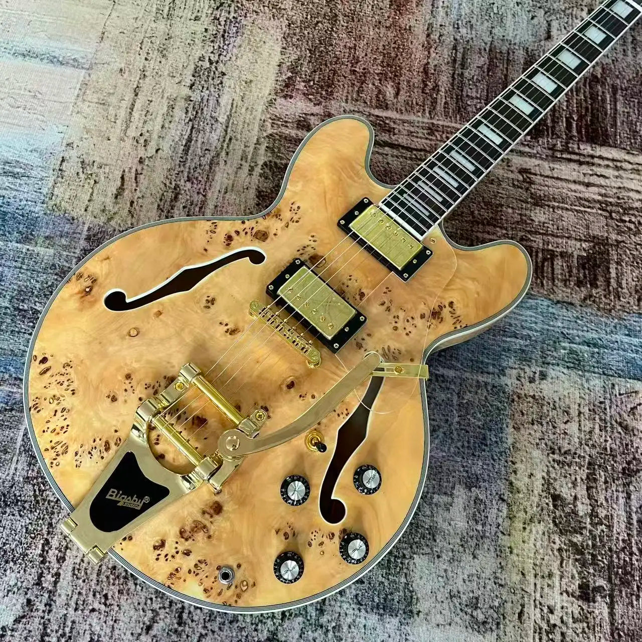 Electric guitar, semi-hollow HH pickup, maple body, rosewood fretboard, 22 frets, 6 strings