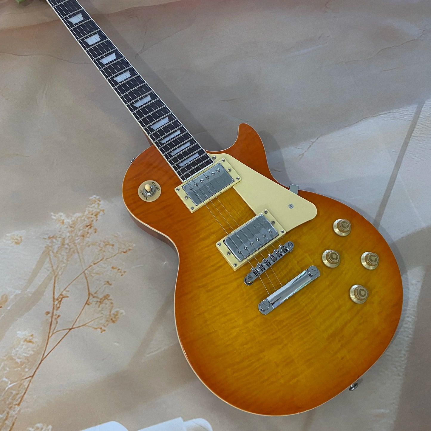 6-string electric guitar, rosewood fretboard, 22 frets, flame maple veneer, mahogany body, chrome hardware, handcrafted