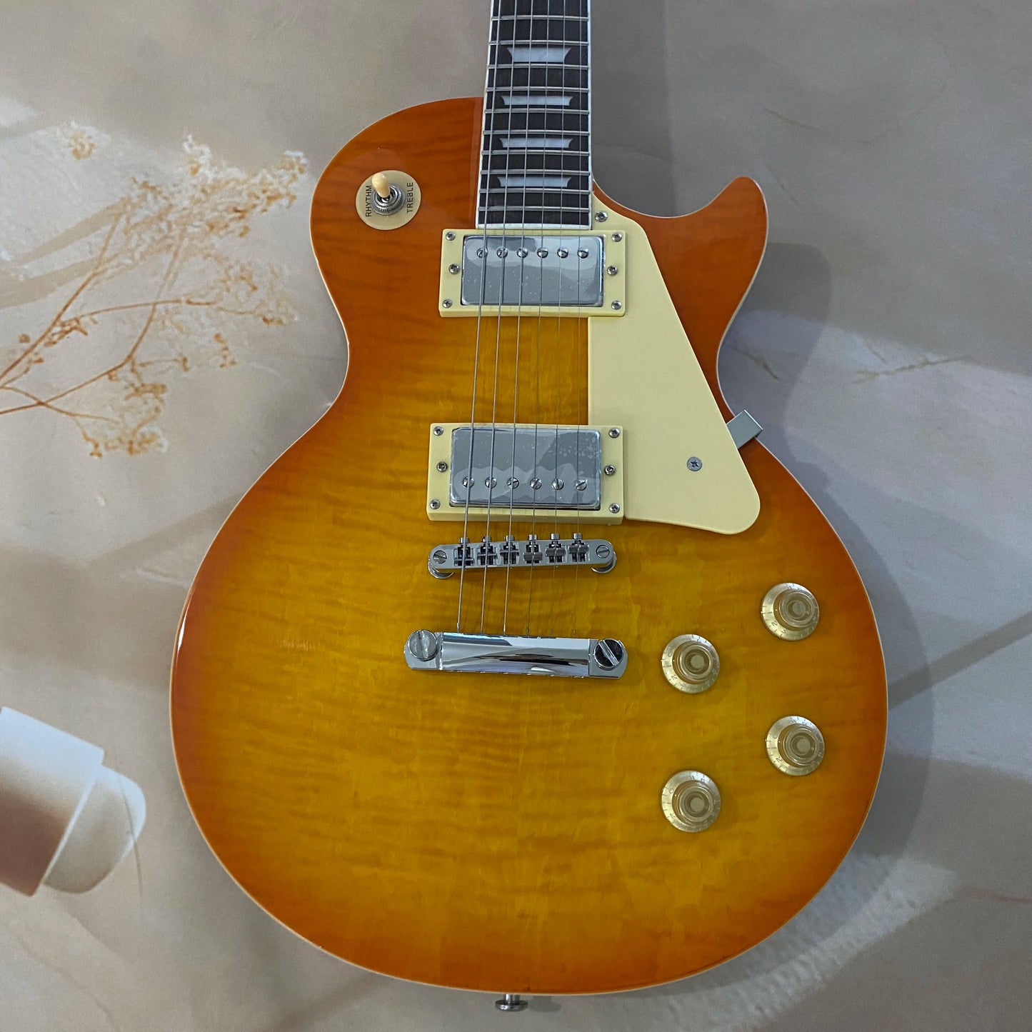 6-string electric guitar, rosewood fretboard, 22 frets, flame maple veneer, mahogany body, chrome hardware, handcrafted