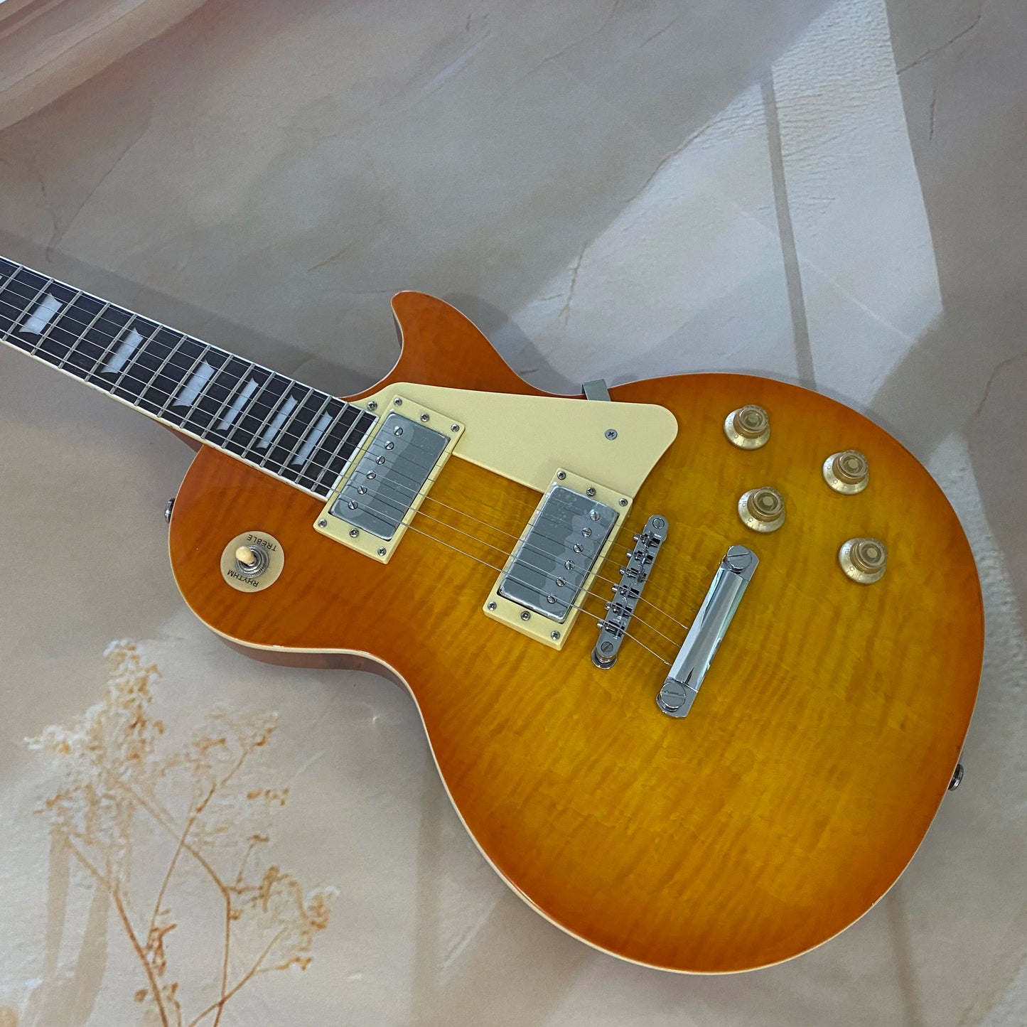 6-string electric guitar, rosewood fretboard, 22 frets, flame maple veneer, mahogany body, chrome hardware, handcrafted