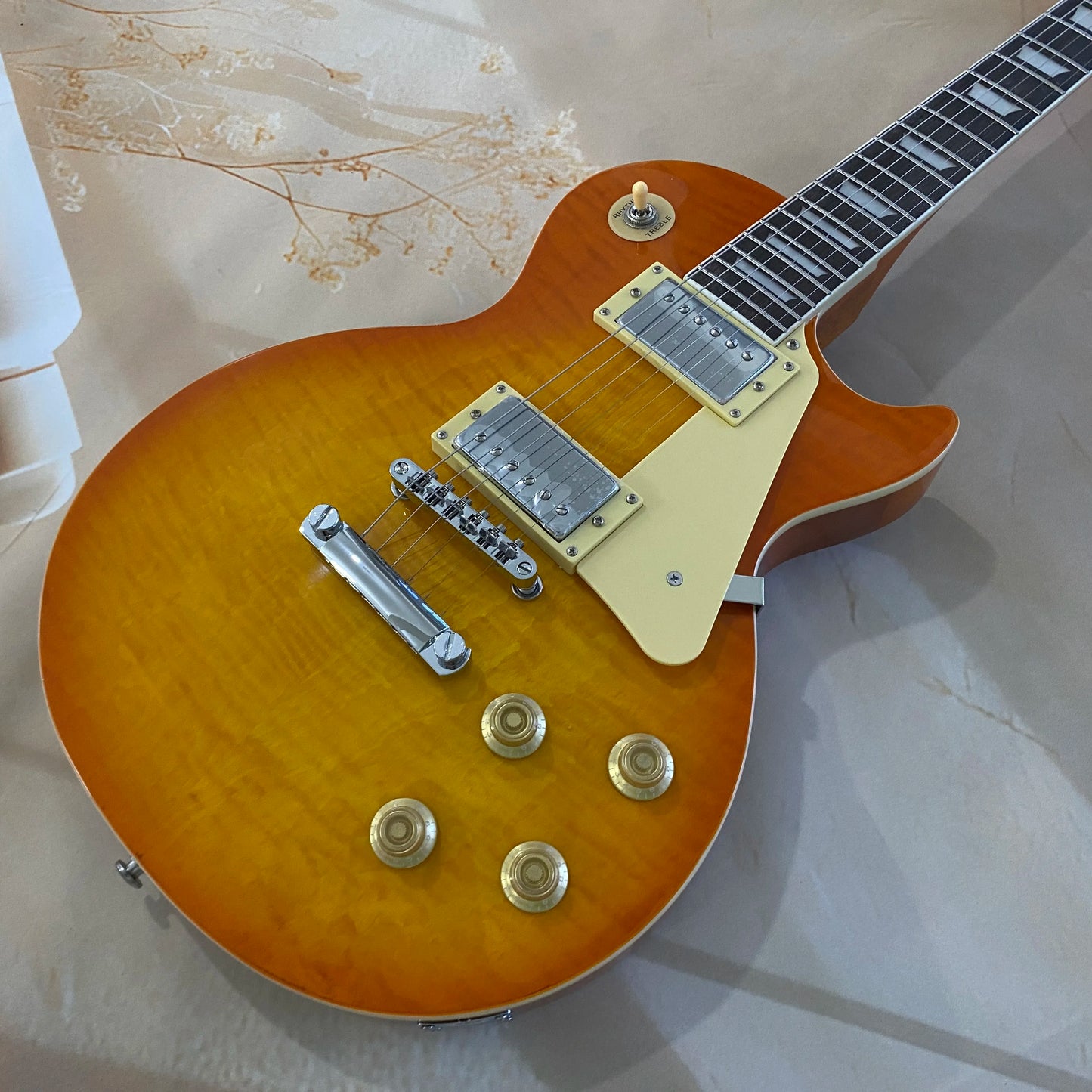 6-string electric guitar, rosewood fretboard, 22 frets, flame maple veneer, mahogany body, chrome hardware, handcrafted